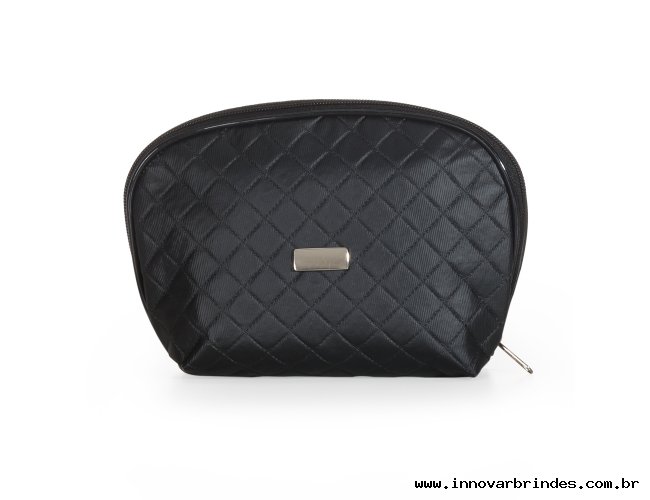 http://www.innovarbrindes.com.br/content/interfaces/cms/userfiles/produtos/necessaire-couro-matelasse-preto-in13793-208.jpg