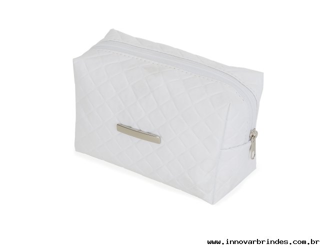 http://www.innovarbrindes.com.br/content/interfaces/cms/userfiles/produtos/necessaire-puff-matelasse-branco-in13295-685.jpg